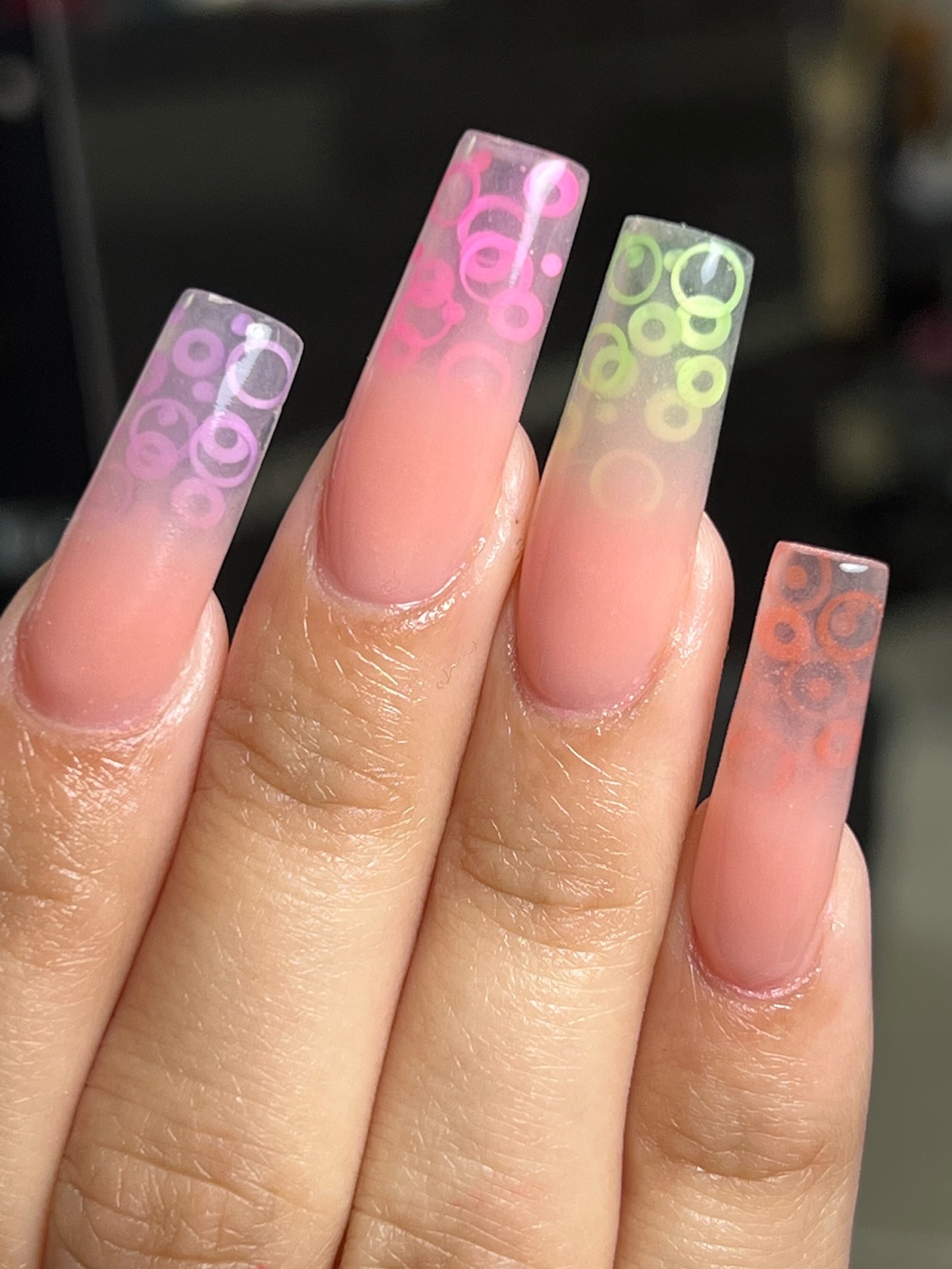 Colorful translucent circle nail art